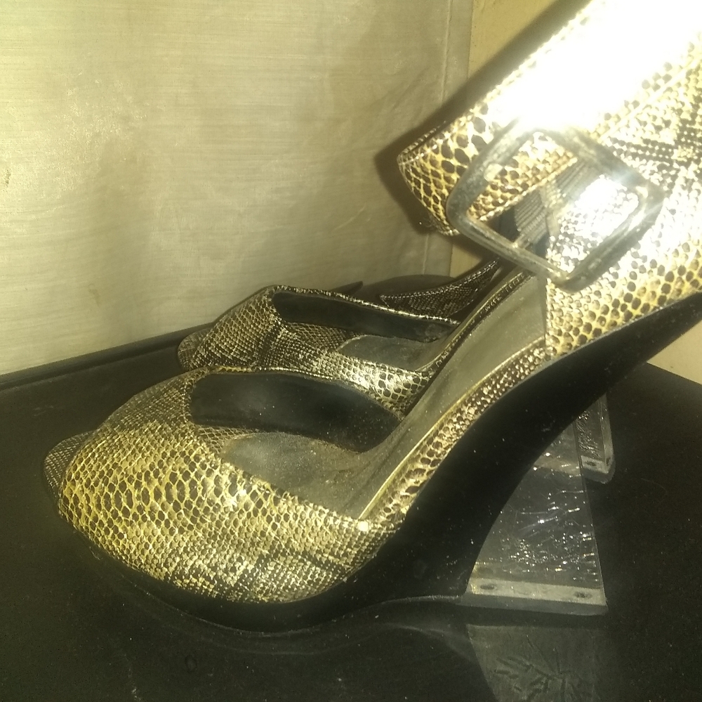 Shoes size 10